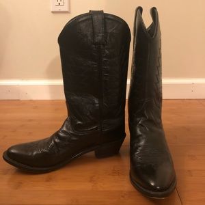 COMFORTABLE Women’s cowboy boots! Like new!